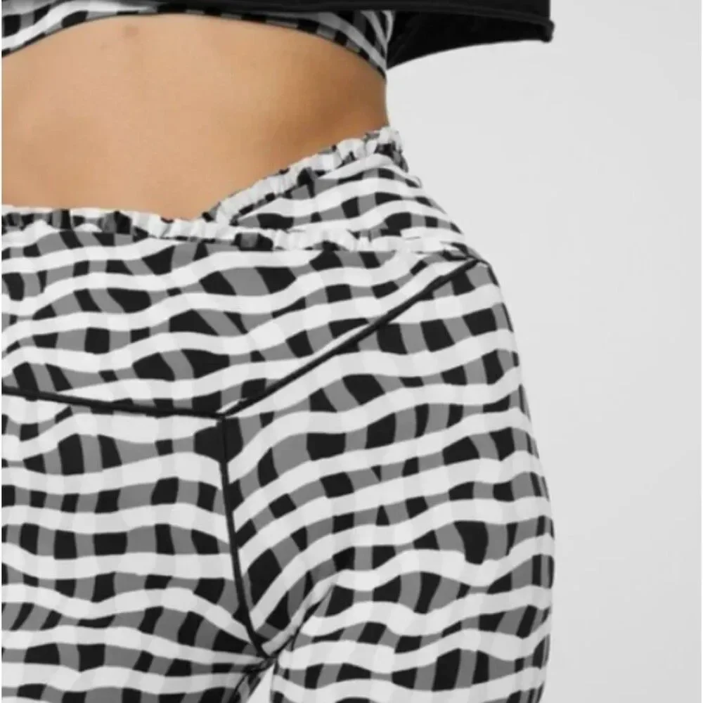 NWT‎ Offline by aerie Real Me Xtra 7/8 Hi-Rise Leggings Black/White Size M